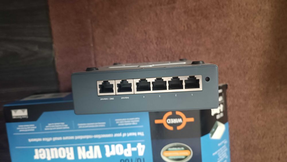 маршрутизатор Linksys/Cisco RV042 Dual WAN VPN Router