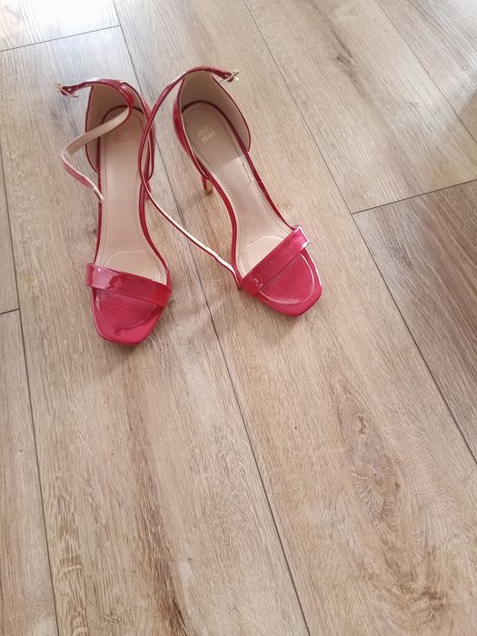 Buty damskie na obcasie