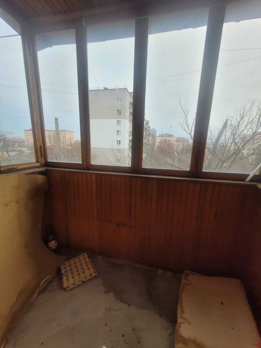 Продам 2к Подільський р-н вул Межигірська буд 37