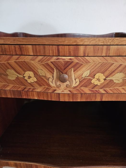 Mesinha apoio ou cabeceira