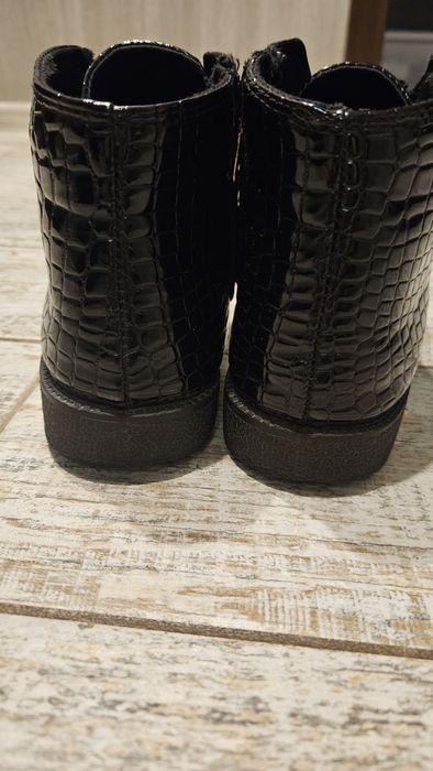 Женские ботинки на 24-24,3 см