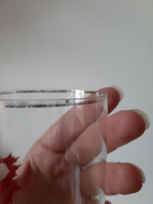 Sprzedam komplet 6 szklanek + jedna gratis PRL szkło