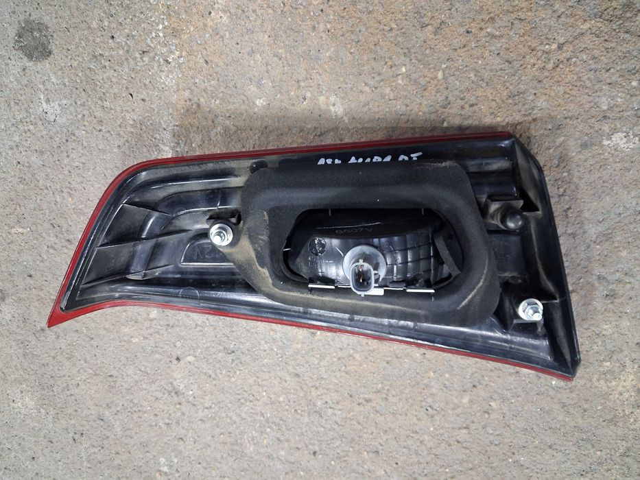 Lampa prawa tył tylna w klapę bagażnika Mitsubishi ASX 1018r