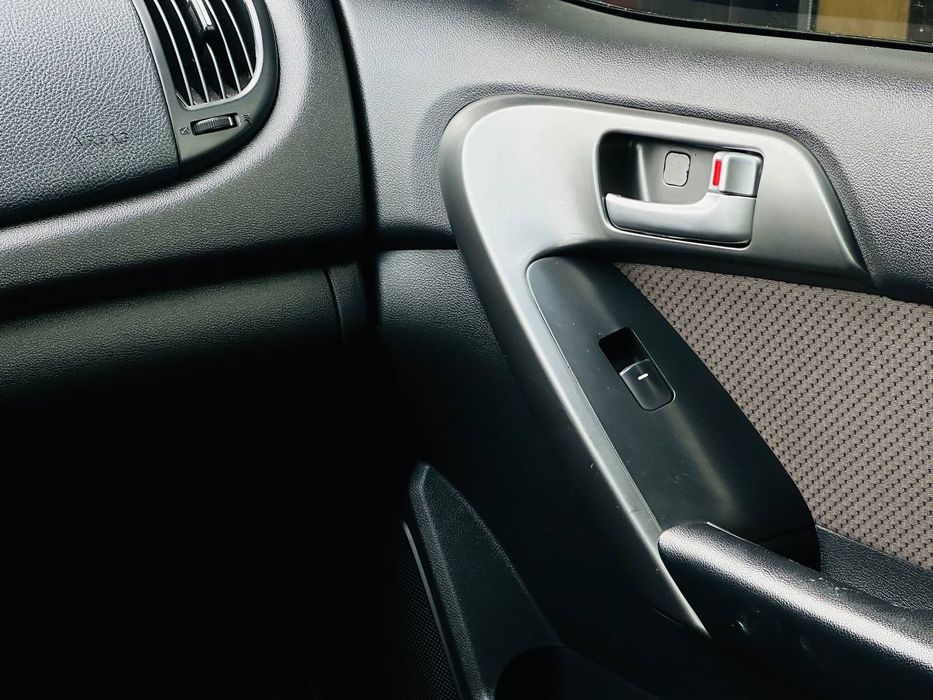 Kia Cerato 1.6 бензин   2011рік  відмінний стан від власника