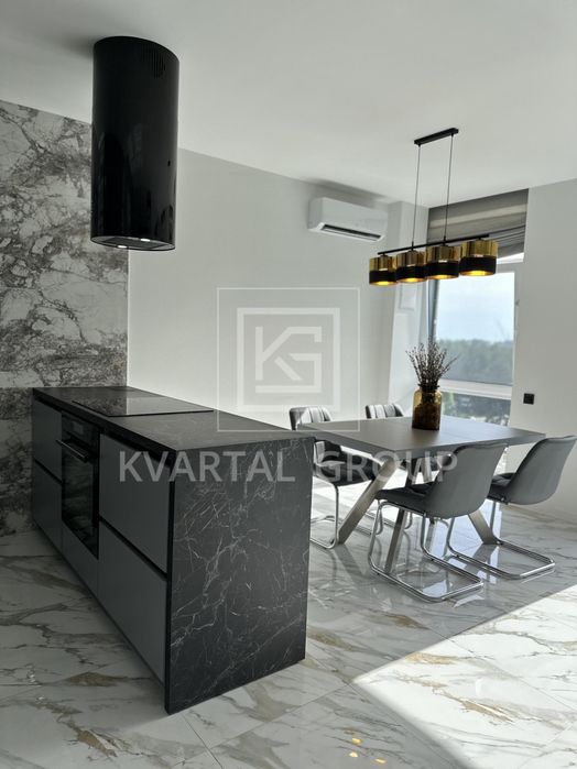 Простора квартира з ремонтом у соснах | Park Town