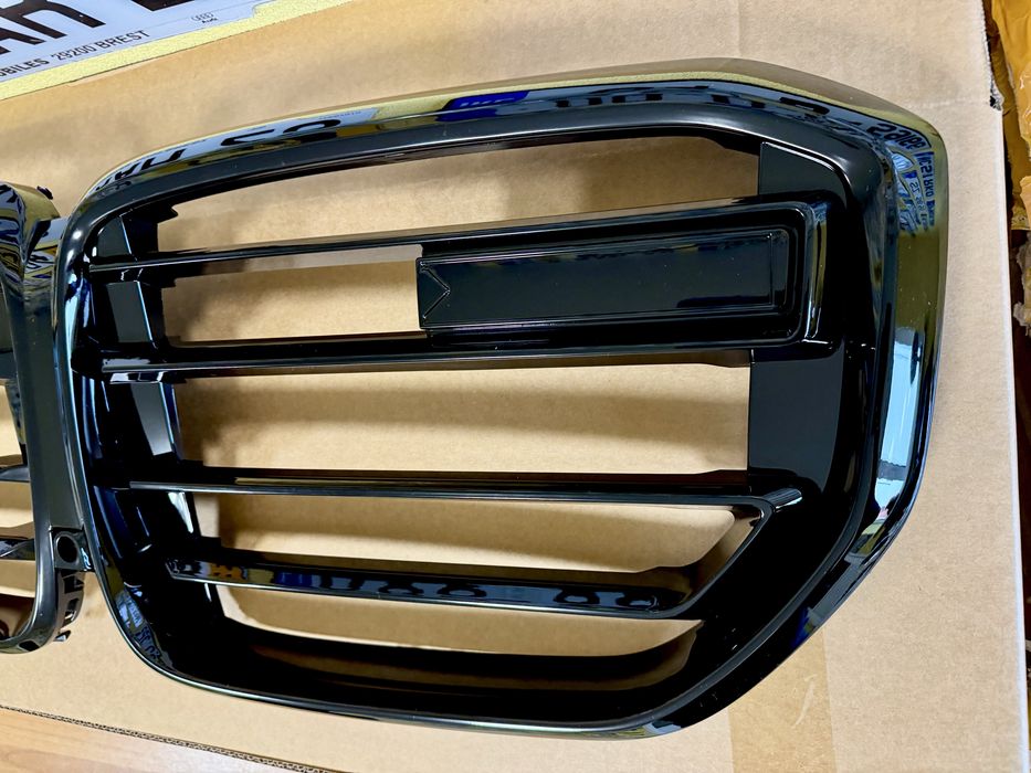 Решітка радіатора ніздрі g05 БМВ Х5 / BMW X5 23-25 в стилі X5M F95 LCI 51137454887 51138096590