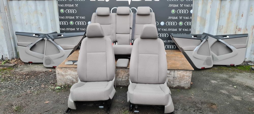 Сидіння + Карти дверей на TIGUAN салон