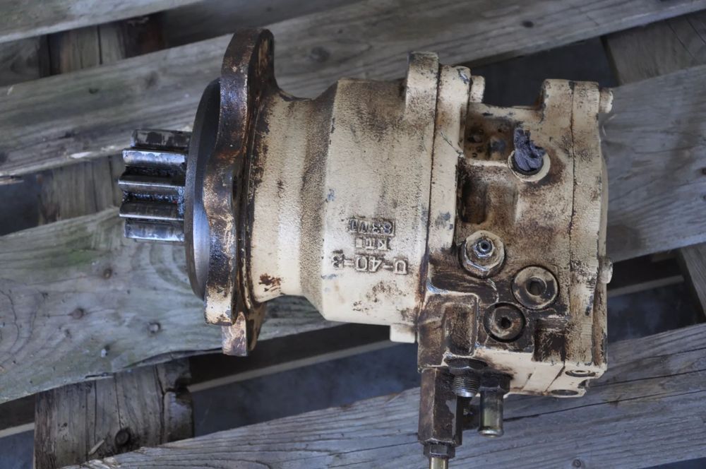 Silnik Reduktor obrotu Kubota KX 155-3