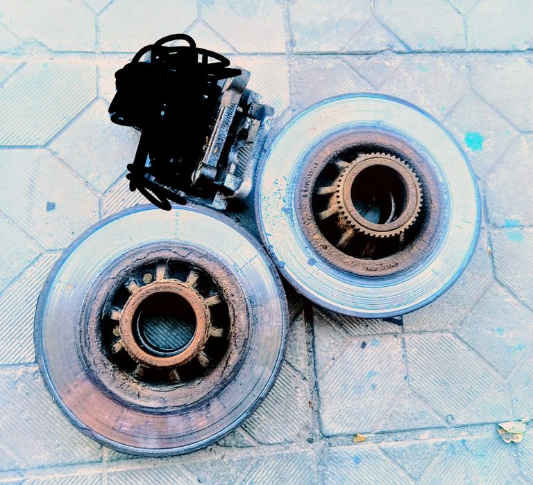 Диски тормозные задние трафик 2