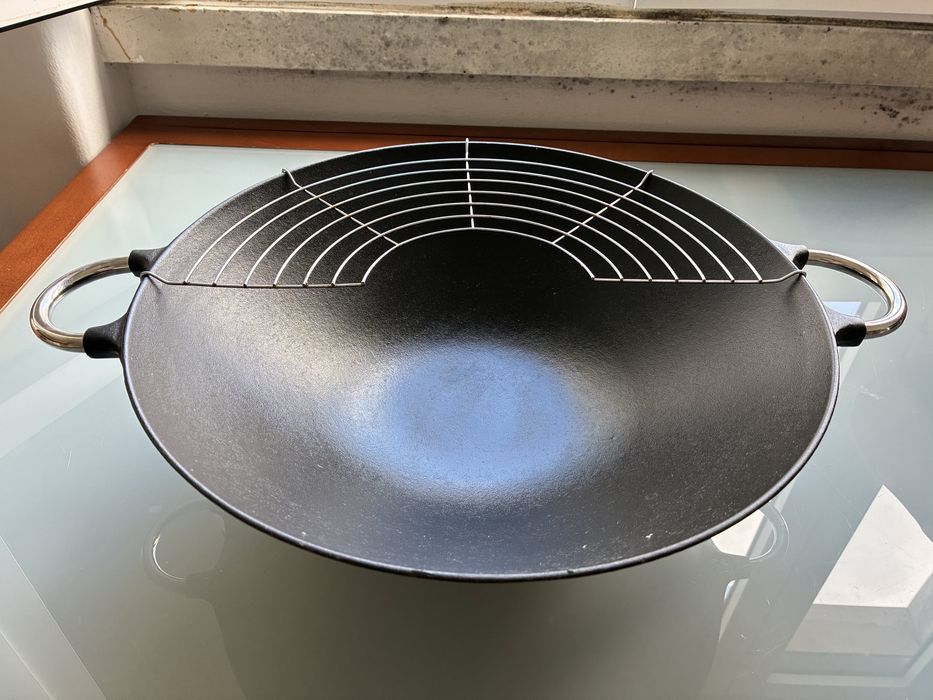 Bodum Wok em Ferro Fundido para Indução com Grelha para Cozinhar a Vapor