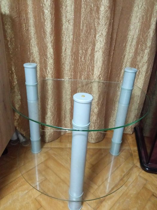 Тумба стеклянная!