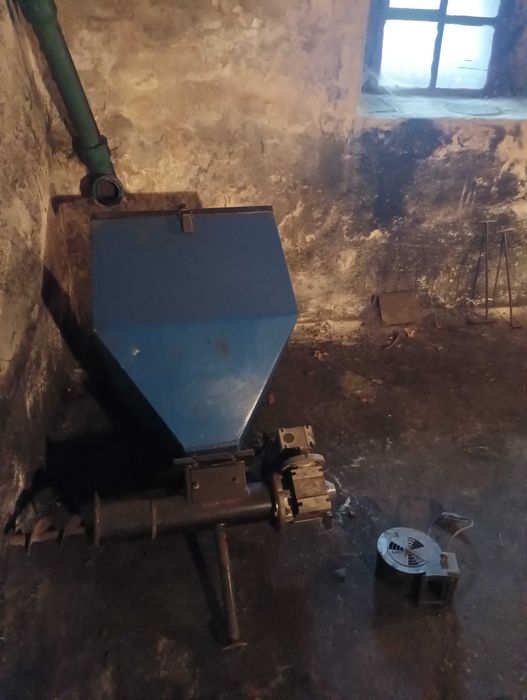 Sprzedam zbiornik do pieca na ekogroszek.