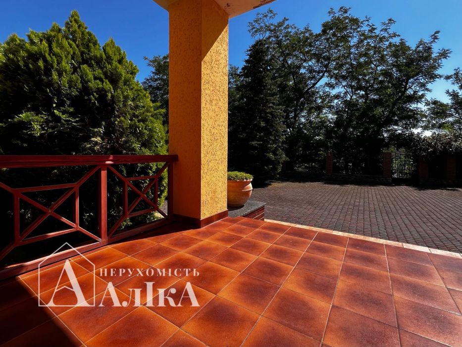 Продам великий маєток в неймовірному місці на березі річки Дністер