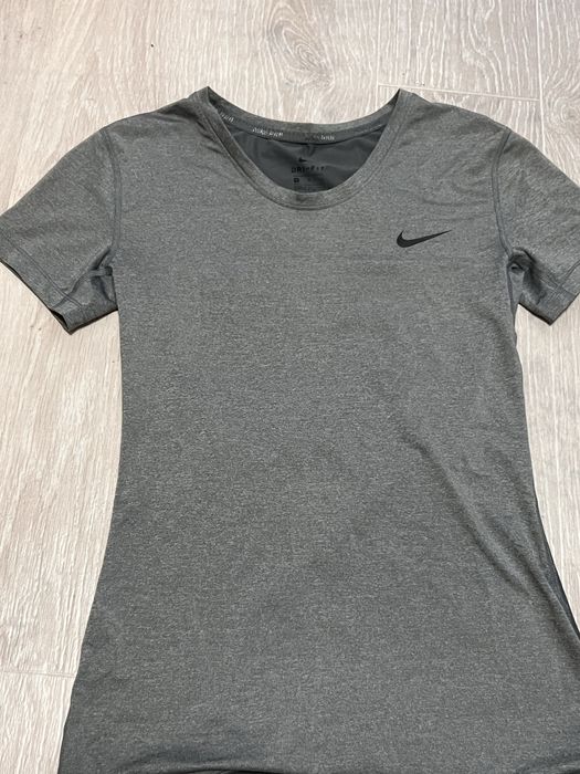 Футболка nike M жіноча сіра