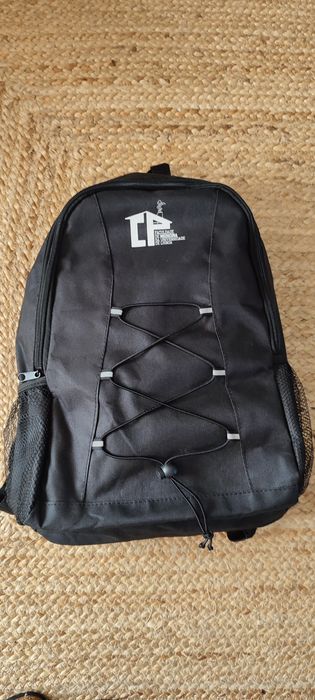 Mochila preta nova