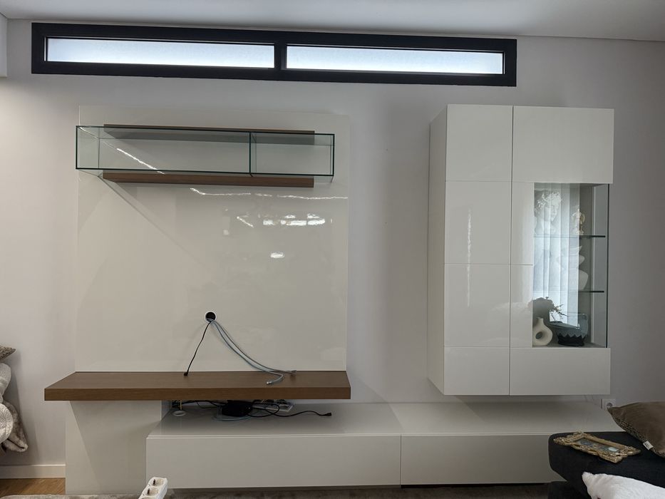 Móvel TV com painel e estante Evanyrouse