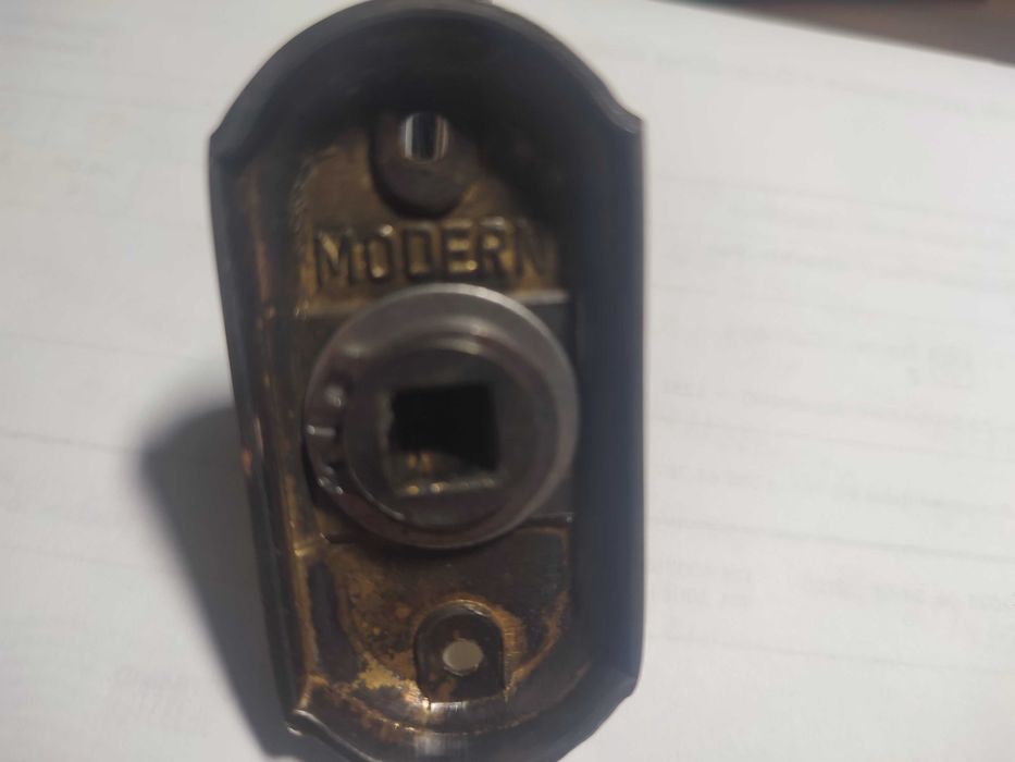 Продаю ручку завертку оконную овал MODERN