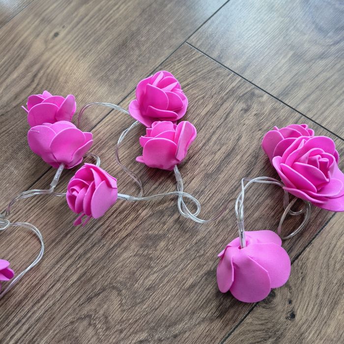 Różowe róże lampki na baterie
