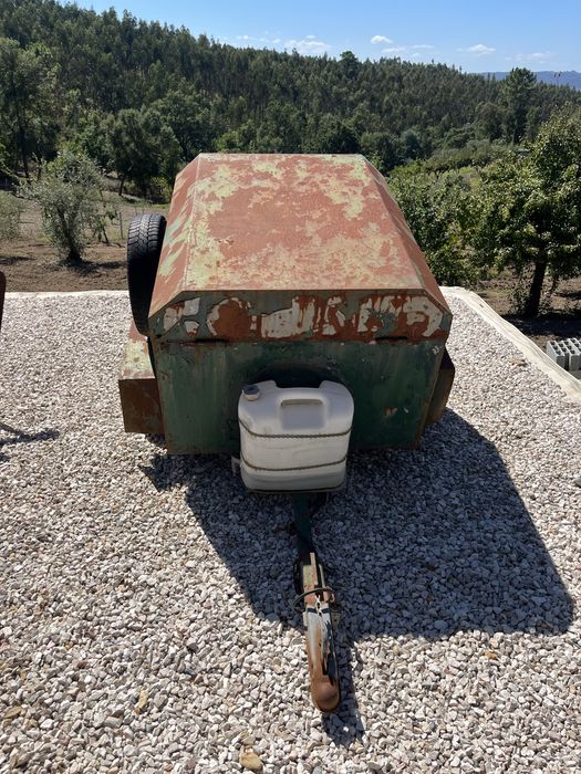 Reboque de caça ou carga