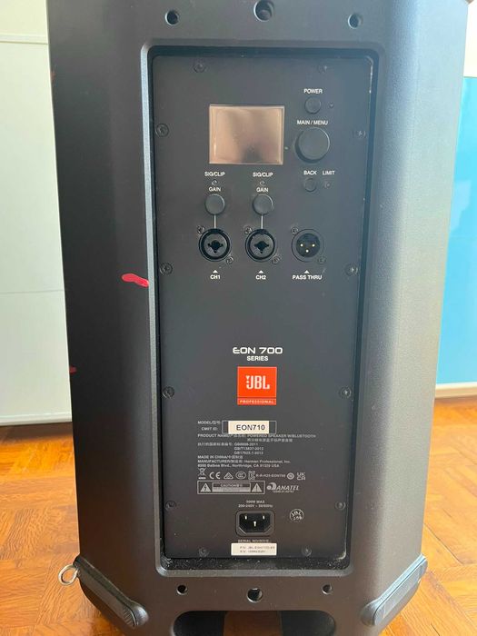 Alugo 2x colunas JBL EON 710