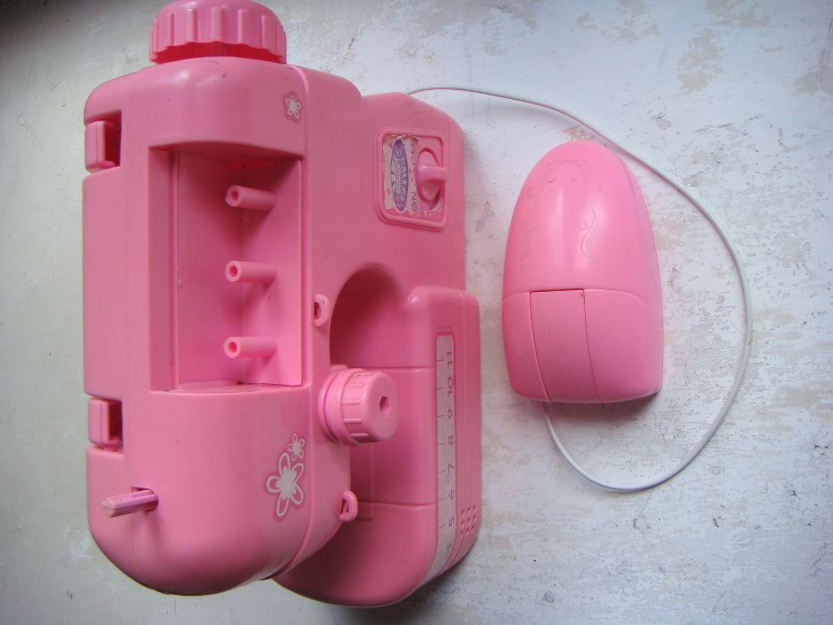 Дитяча швейна машинка рожевого кольору без батарейок