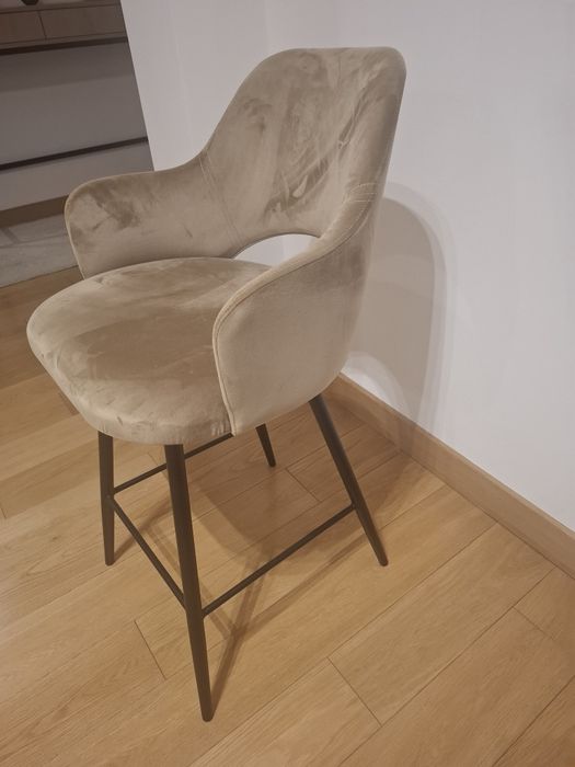 Tapicerowany hoker-krzesło do wyspy kuchennej