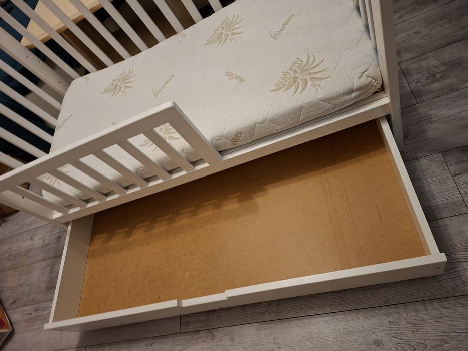 Łóżko dziecięce z materacem