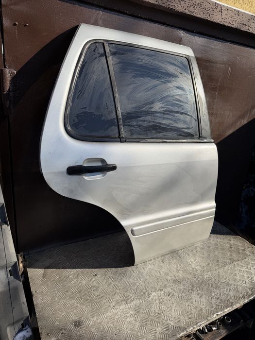 Mercedes ml w163 год 2004 мерседес мл дверь задняя в сборе