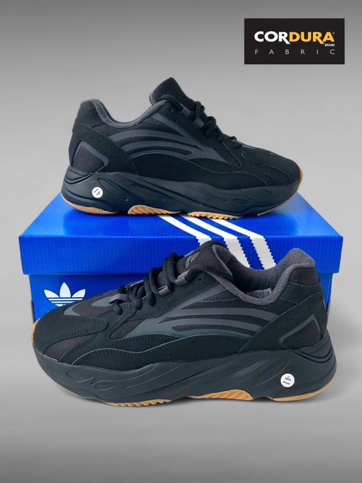 Чоловічі термо кросівки Adidas Yeezy Boost 700 V2 (Cordura/Шкіра)