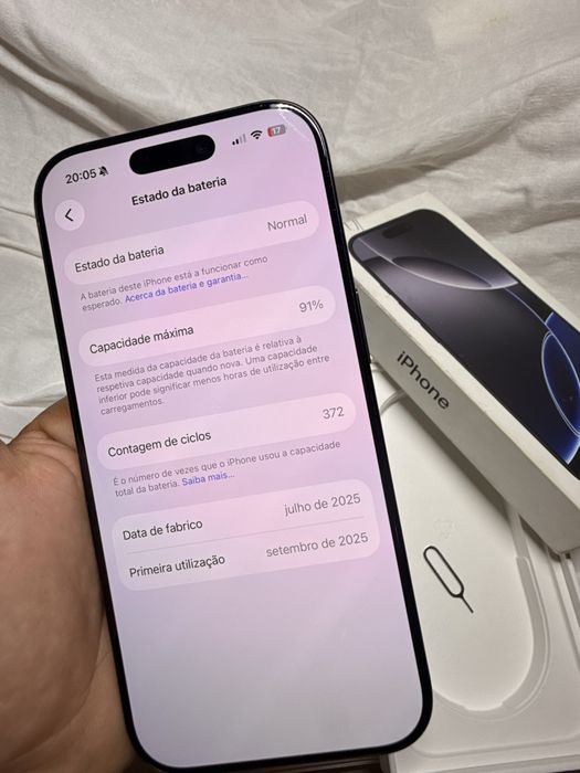iPhone 16 pro com pequeninas marca de uso  , mas está  impecável. Contacto so pelo chat , por que um golpista acabou de querer me dar um golpe. Cuidad