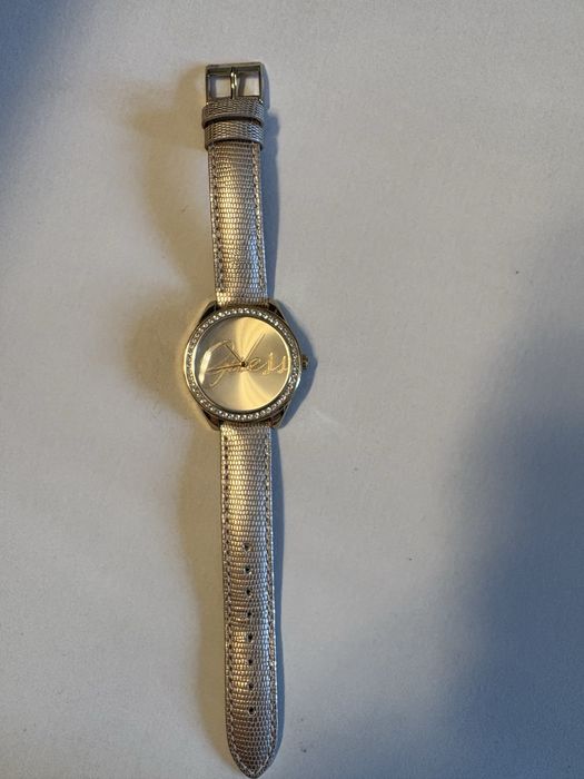 Продається Годинник  guess
