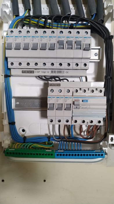 Elétricista profissional, escrito na DGEG.