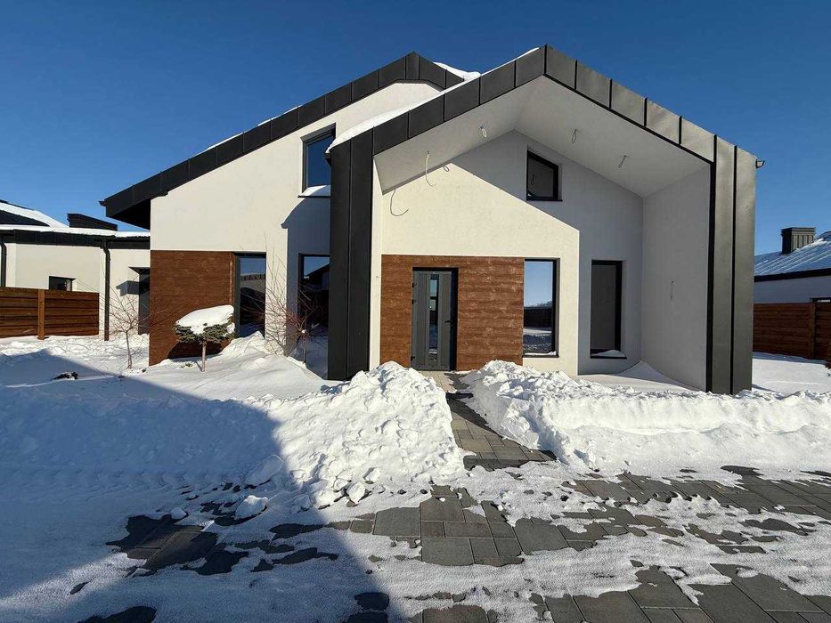 Продаж будинку з усіма комунікаціями на Авторинку