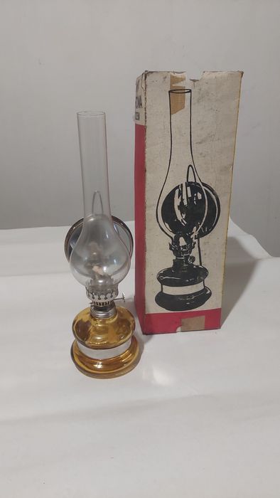 Stara nieużywana lampa naftowa