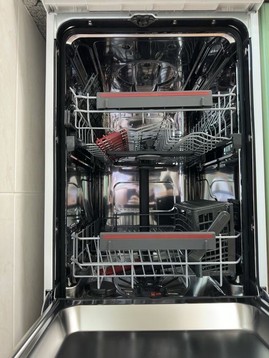 Vendo usada maquina de lavar loiça AEG de 45 cm,