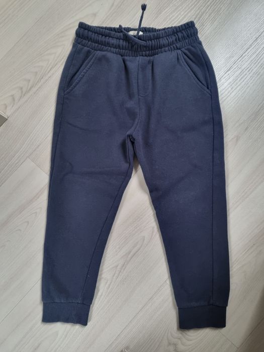 Spodnie dresowe granatowe F&F roz 104