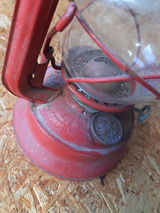 Candeeiro a petróleo antigo