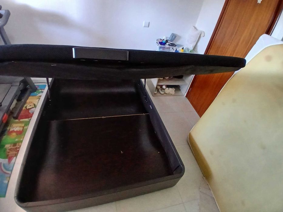 Vendo cama de Casal com Baú