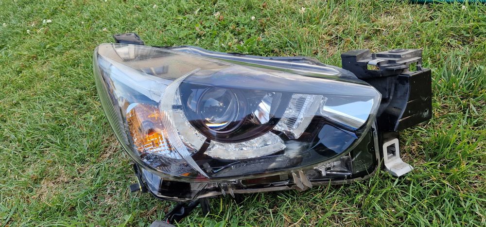 Lampa Mazda 2 prawy przód full Led Europa oryginał