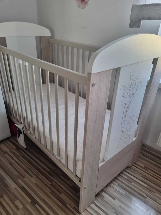 Łóżeczko dziecięce z materacem