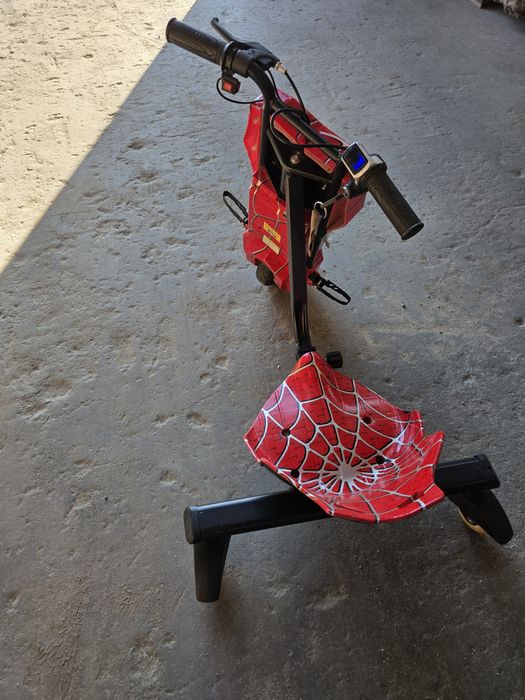 Triciclo Drift trike a bateria de litio spiderman