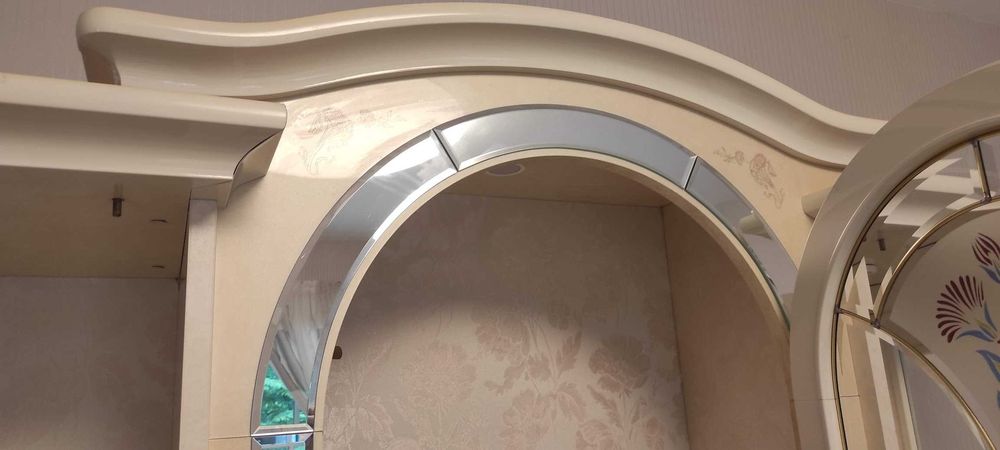 Witryna serwantka włoska ecru imitacja marmuru