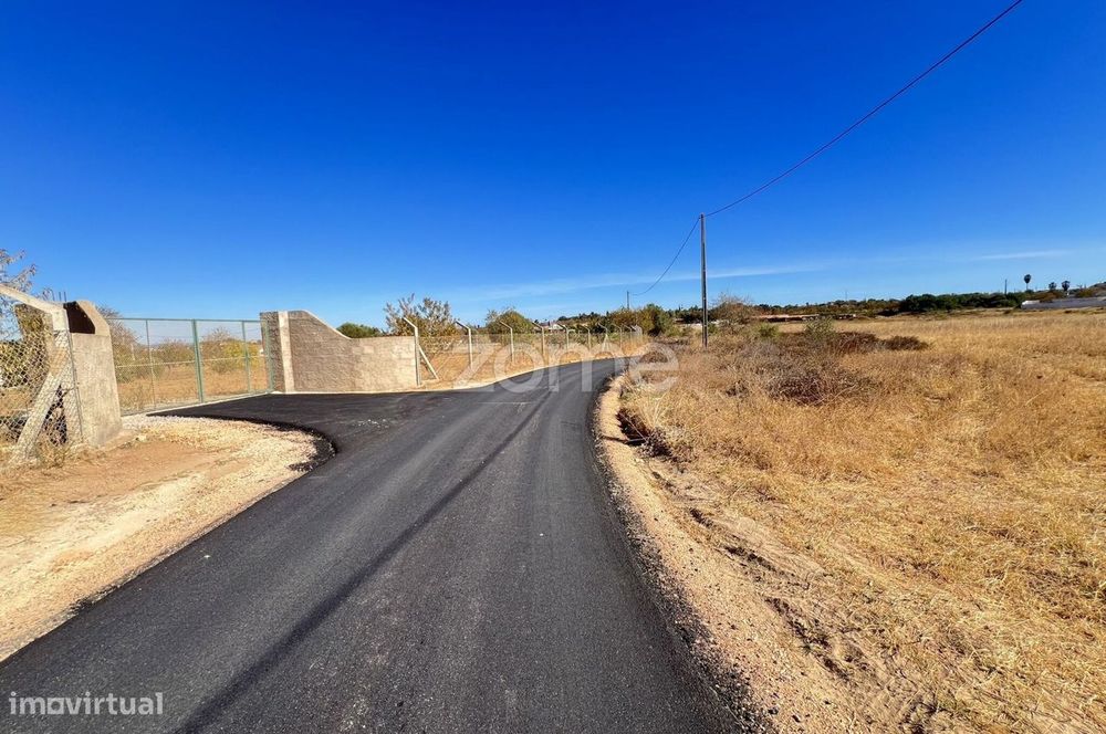 Land in Silves, Algarve, measuring 41,040 m² (4.1 hectares)