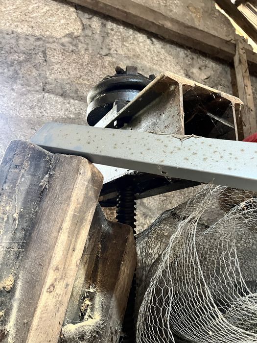 Prensa Antiga para Vinho – Completa | Ideal para Produção ou Decoração