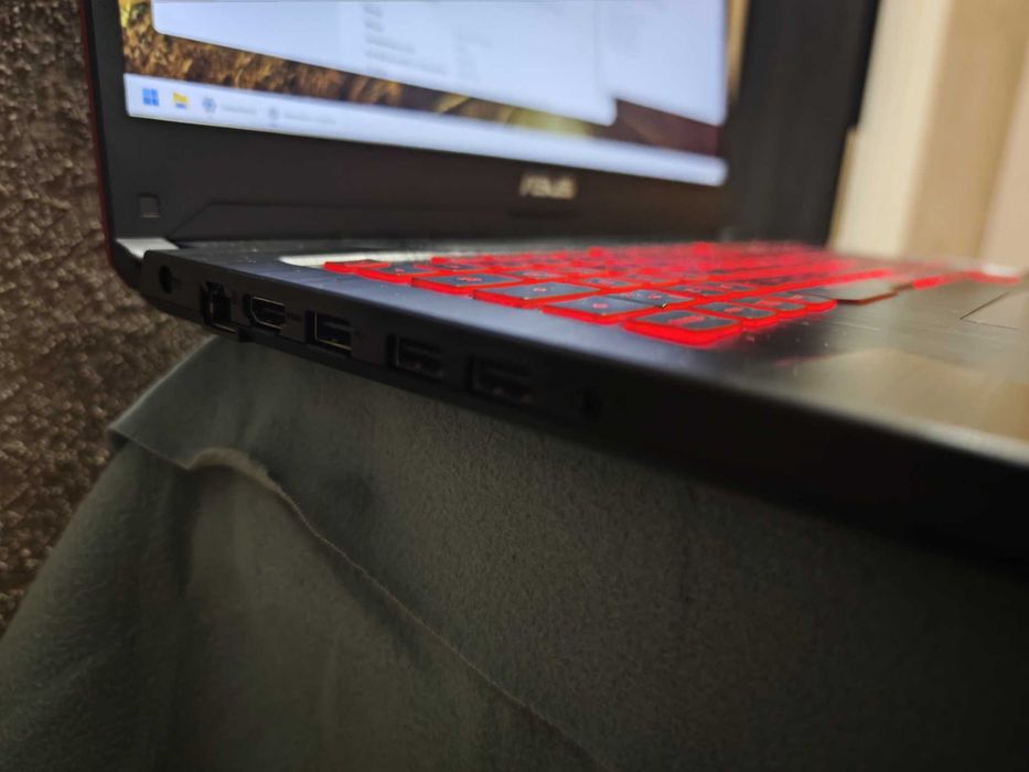 Asus Tuf Gaming  Ryzen 5 32Gb ram 512GB SSD  Radeon RX 560X 17,3"