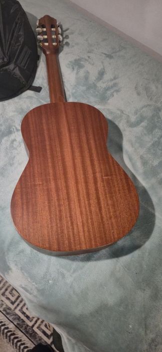 Uma Guitarra Lusitana GC 200  fabrico português
