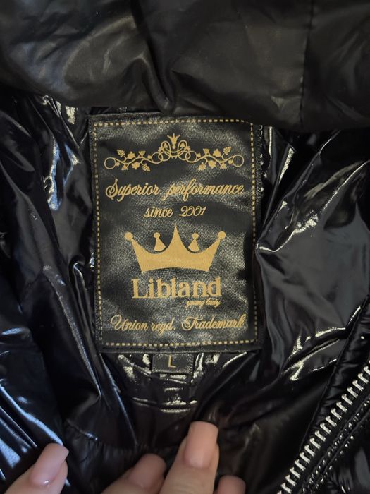 Ciepła zimowa kurtka z kapturem ze sztucznym futrem