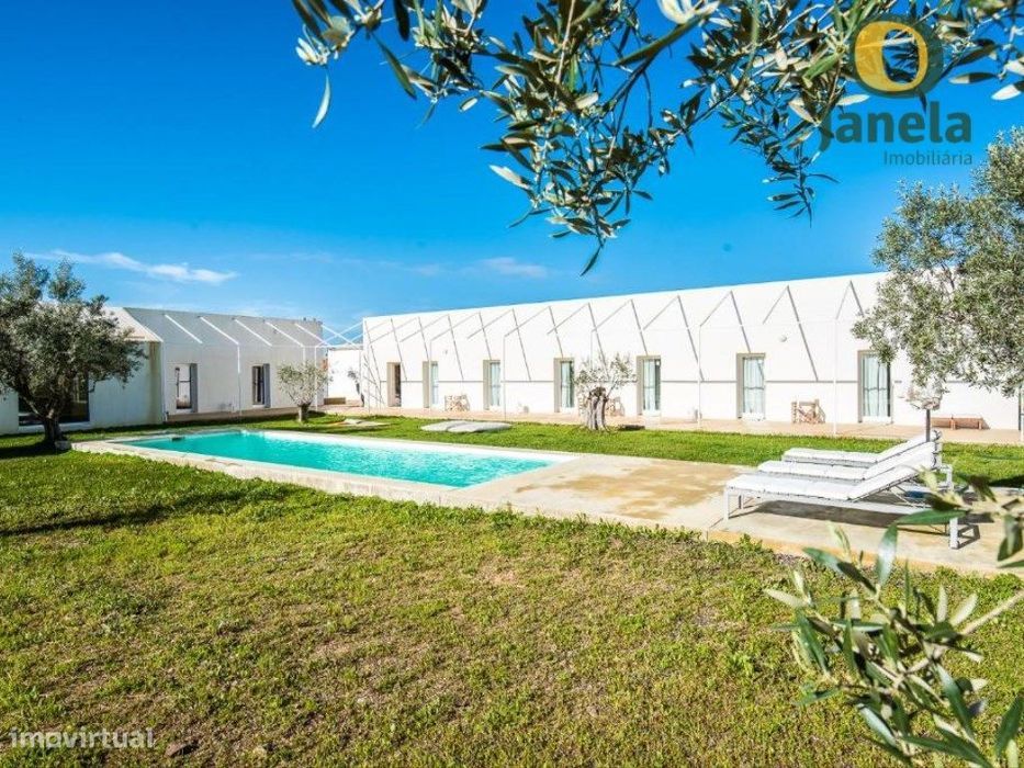 Eco Hotel no ALENTEJO - com 3 Edifícios, 6 Suites e Piscina