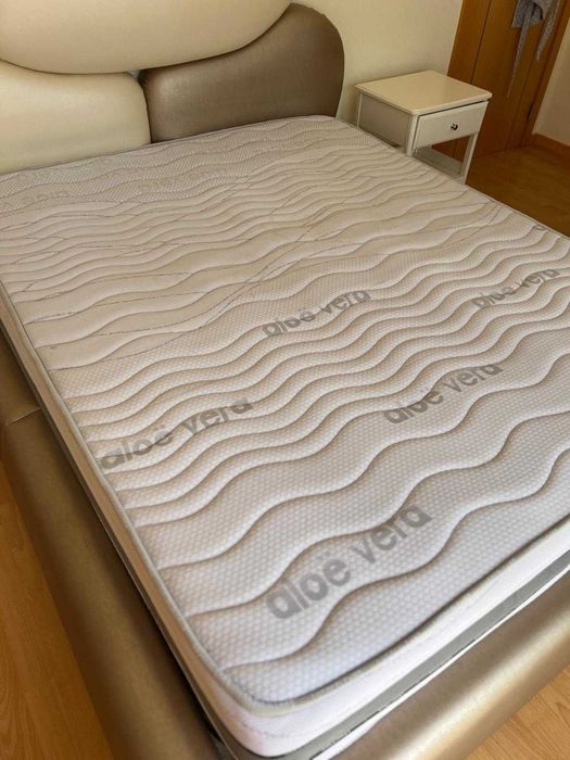 Cama de casal com colchão