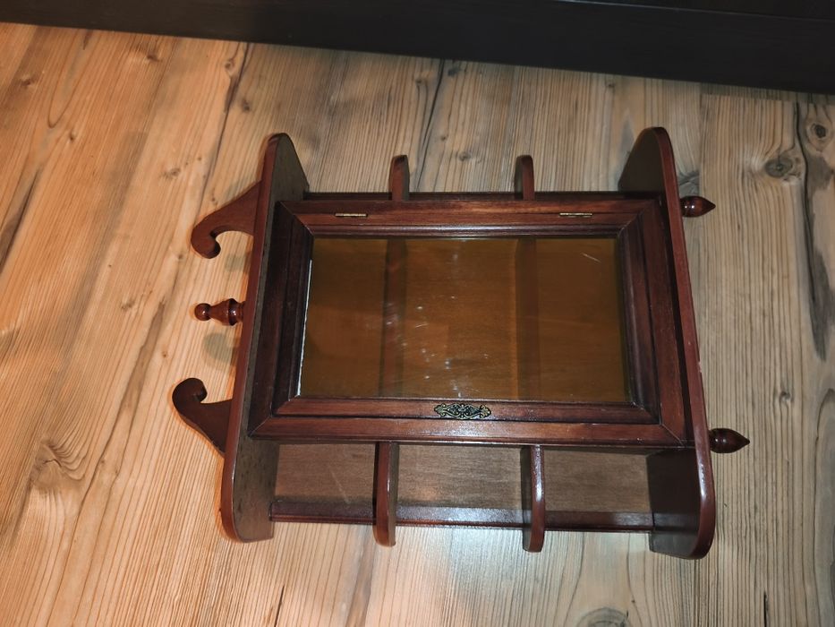 Szafka ekspozytor na kolekcje